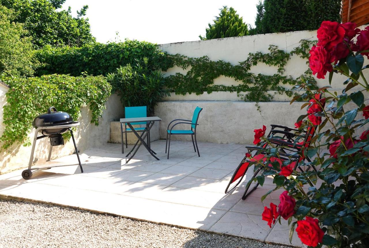 Gite Rural La Maison Mauve Ventouse المظهر الخارجي الصورة